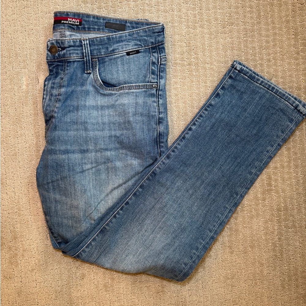 Mavi Classic Blue Jeans with Red Label